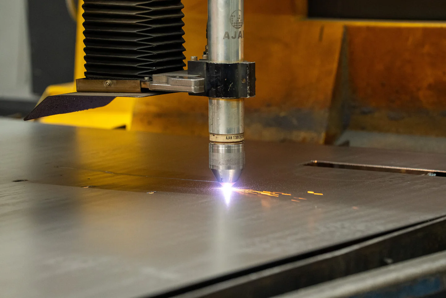 Cięcie laserowe stali Proces produkcji w fabryce BARTESKO: Cięcie laserowe stali