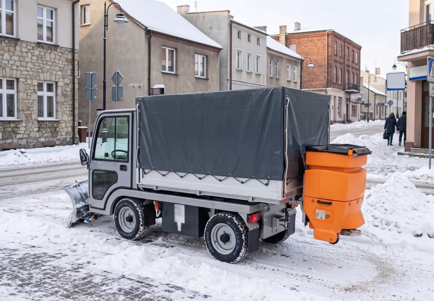 Zima - Pług odśnieżny i posypywarka Elektryczny pojazd BARTESKO w zastosowaniu sezonowym: Pług odśnieżny i posypywarka