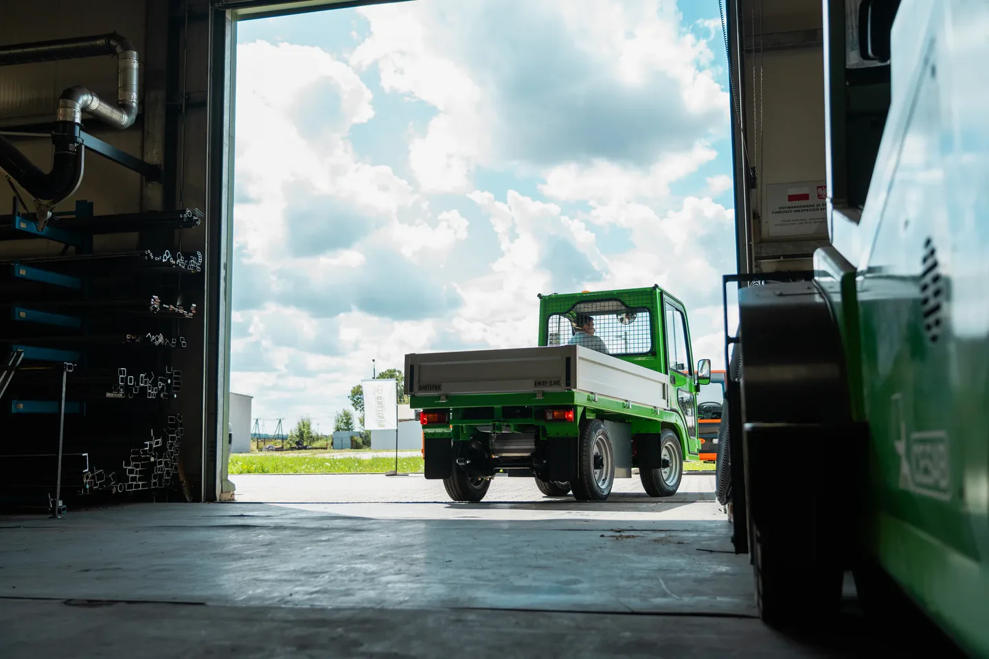 Pojazd elektryczny EMULI EWTP 2.02 Elektryczny pojazd EMULI EWTP 2.02 BARTESKO w pracy
